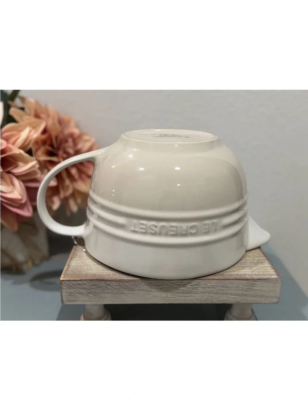 Le Creuset Stoneware Batter Mixing Bowl 2L / 2-1/8Qt color ~ MERINGUE New No Tag